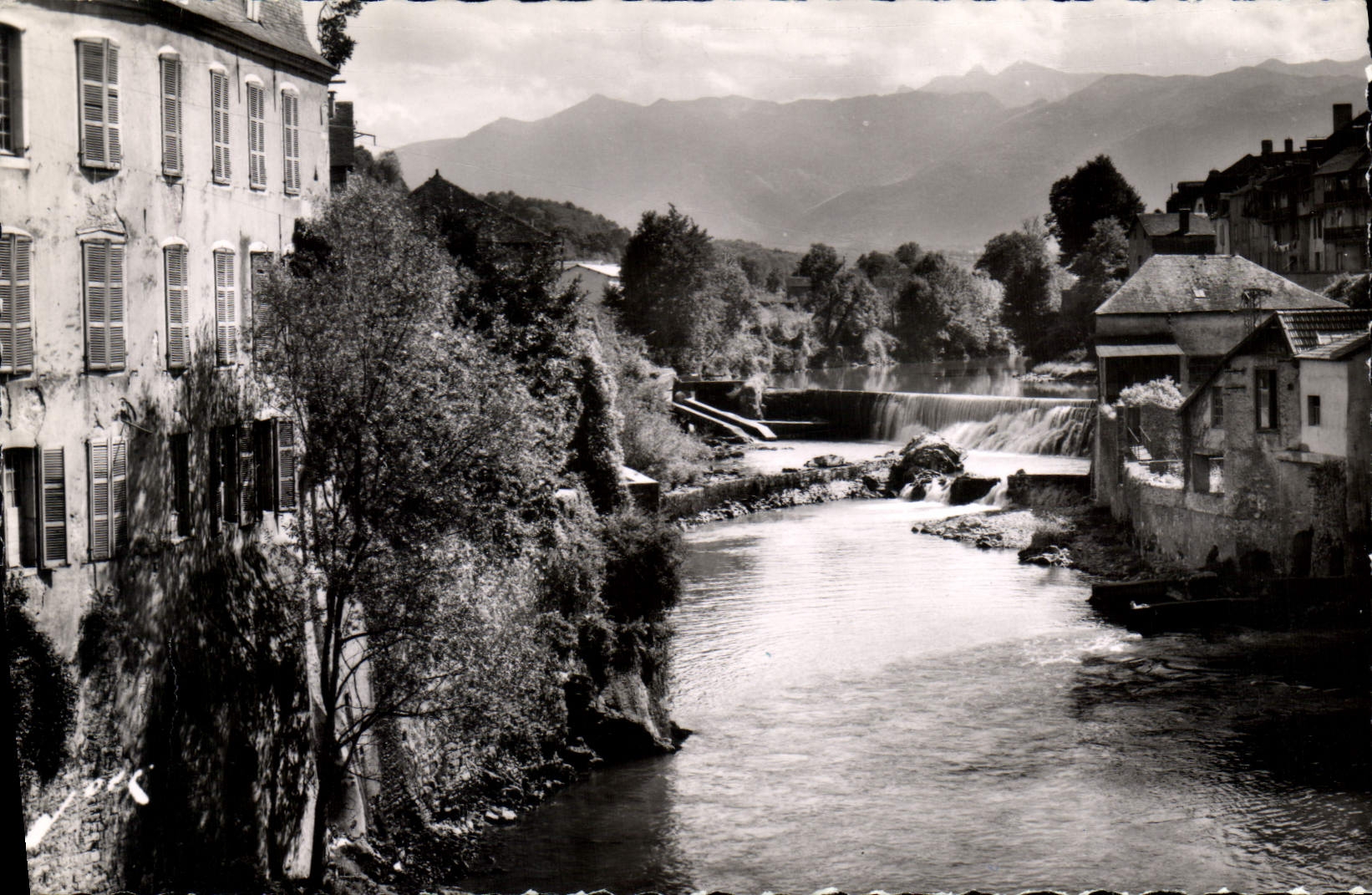 CPA Oloron Ste Marie Basses Pyrenees Le Gave d'Aspe et les Pyrenees