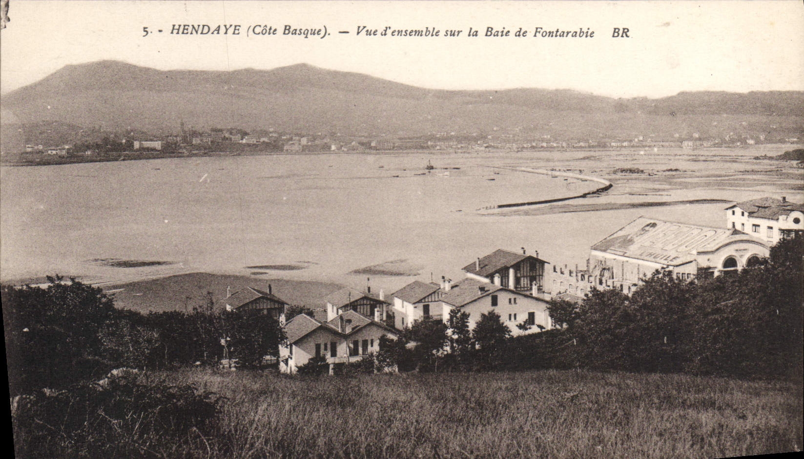 CPA Hendaye Cote Basque vue d'Ensemble sur la Baie de Fontarabie