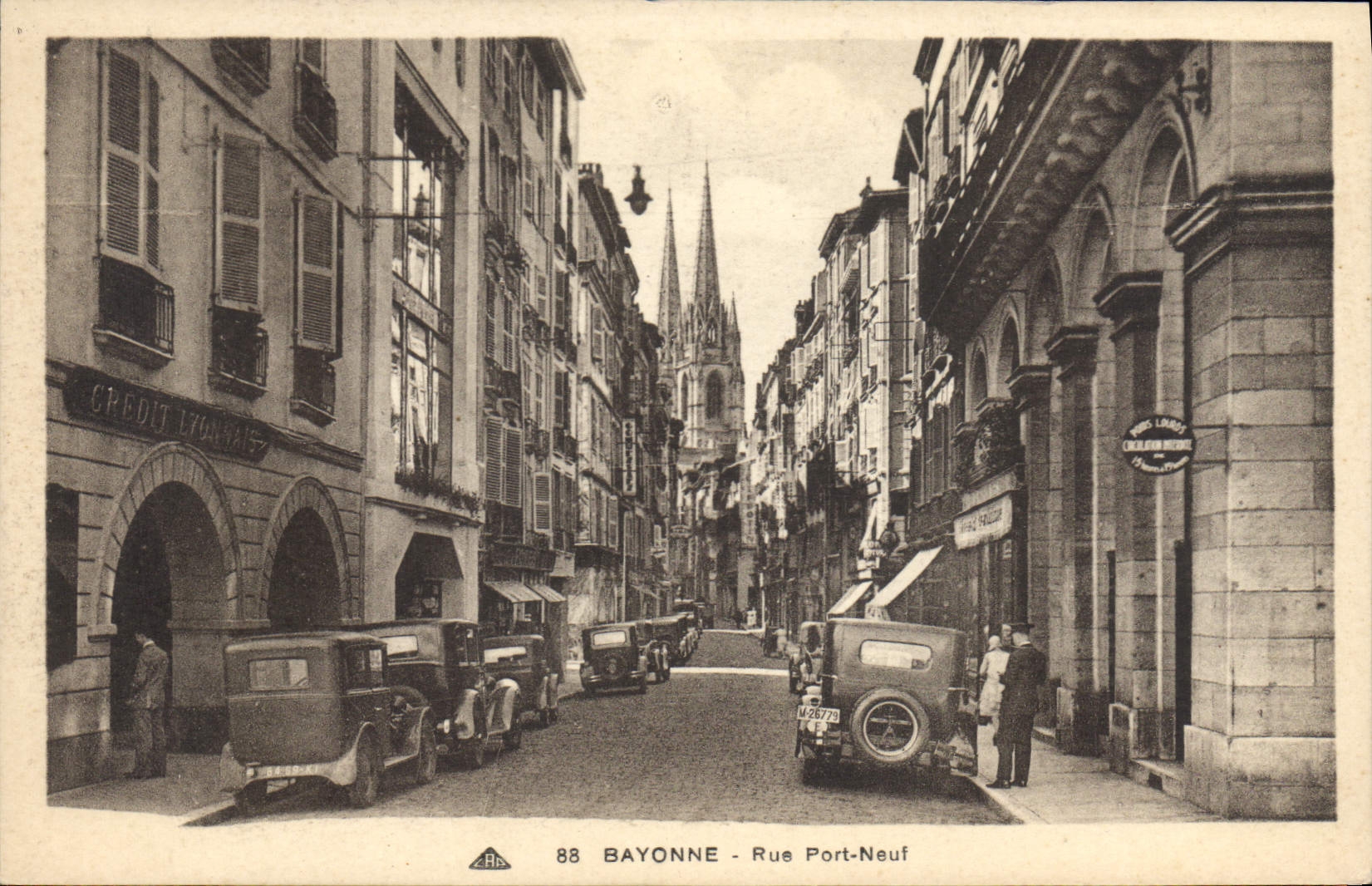 CPA Bayonne Rue Port Neuf 