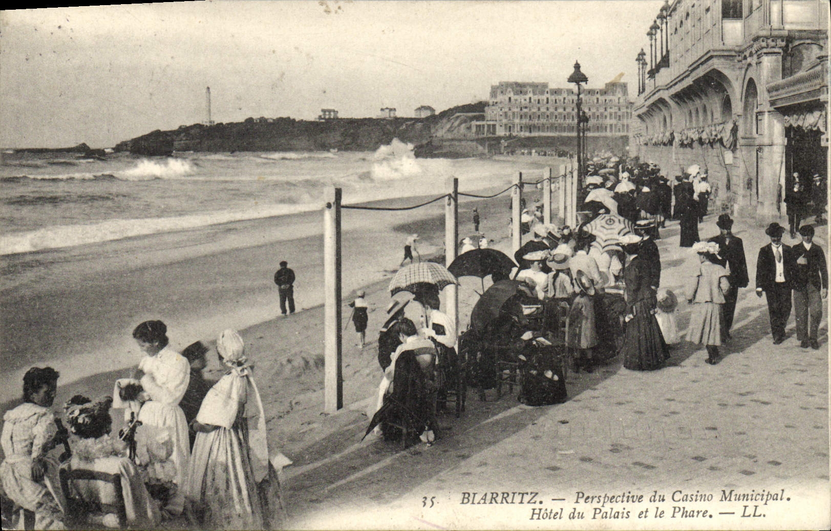 CPA Biarritz Perspective du Casino Municipal Hotel du Palais et le Phare 