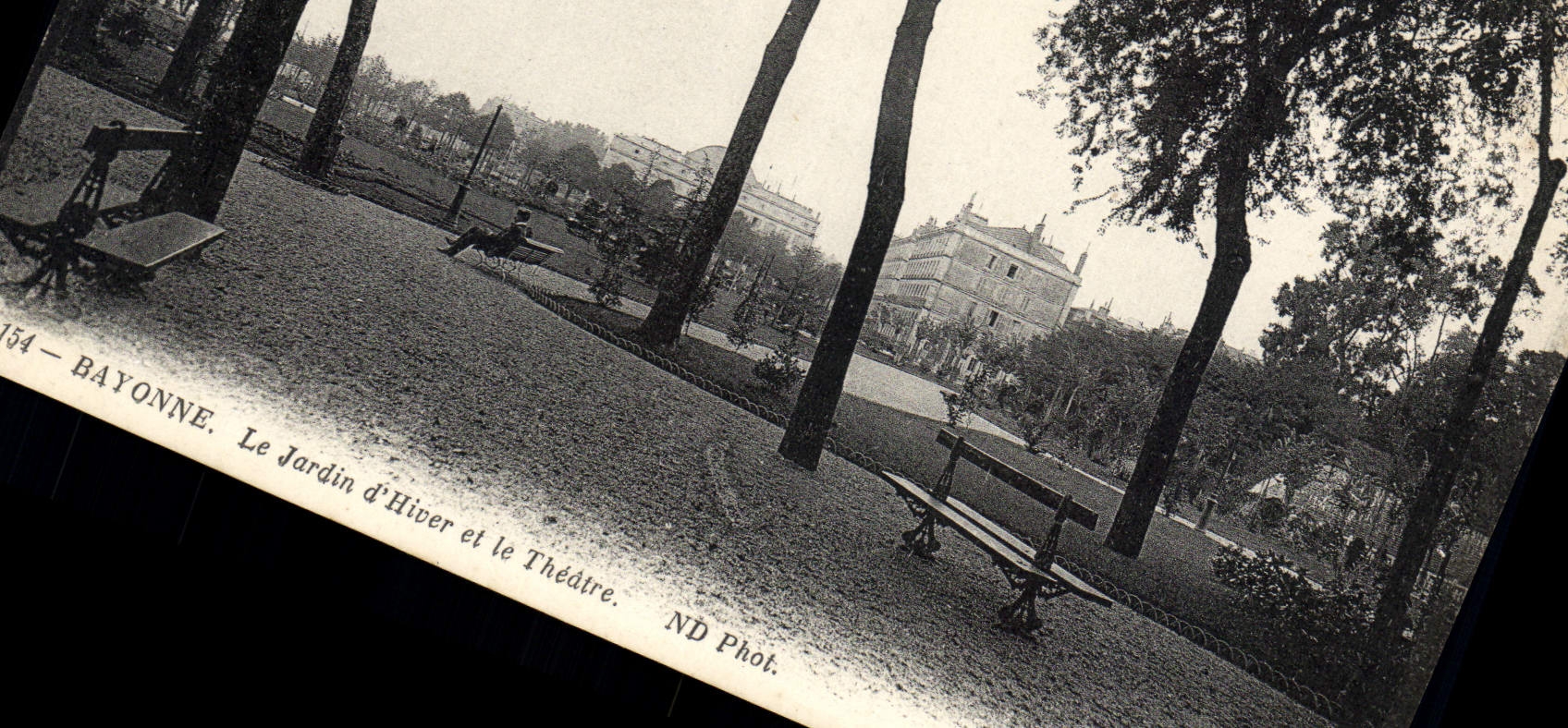 CPA Bayonne Le Jardin d'Hiver et le Theatre