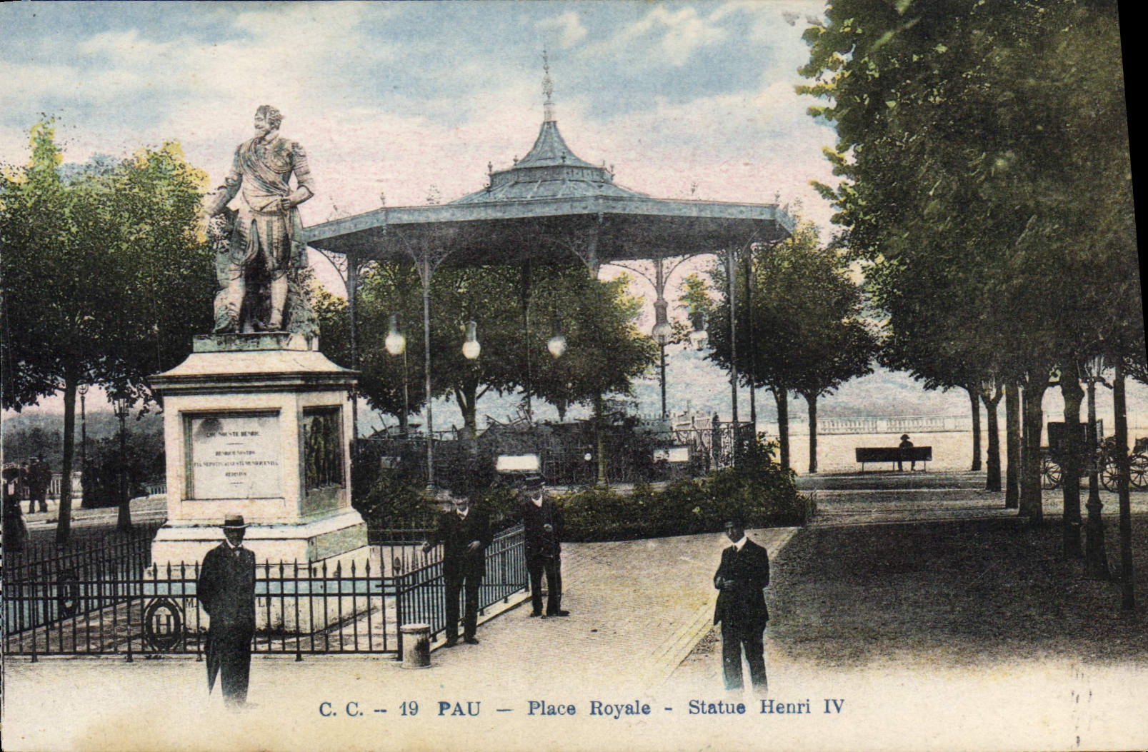 CPA Pau Royale Statue Henri 