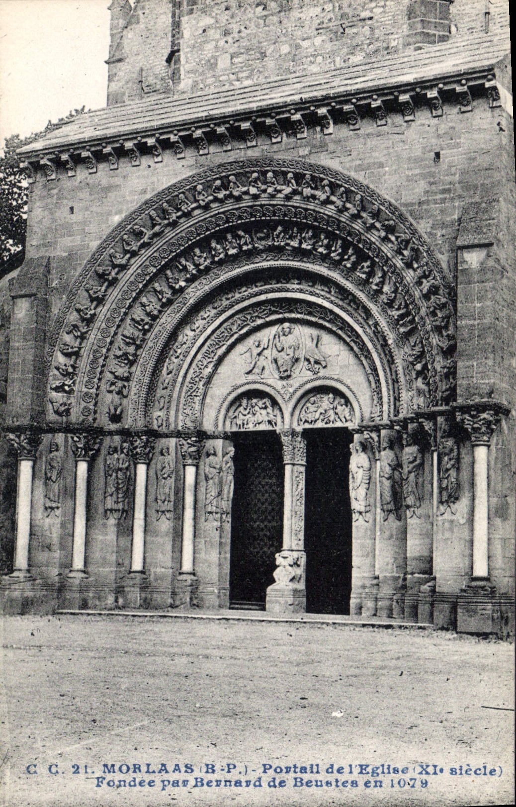 CPA Morlaas Basses Pyrenees Portail de L'Eglise 