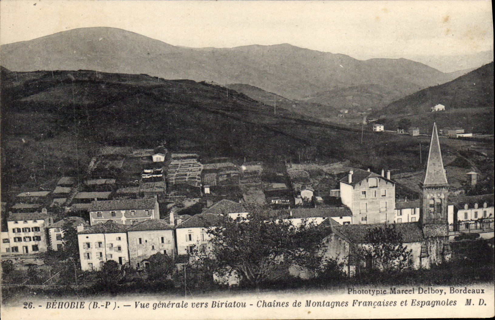 CPA Behobie Basses Pyrenees vue generale vers Biriatou Chaines de Montagnes Francaises et Espagnoles