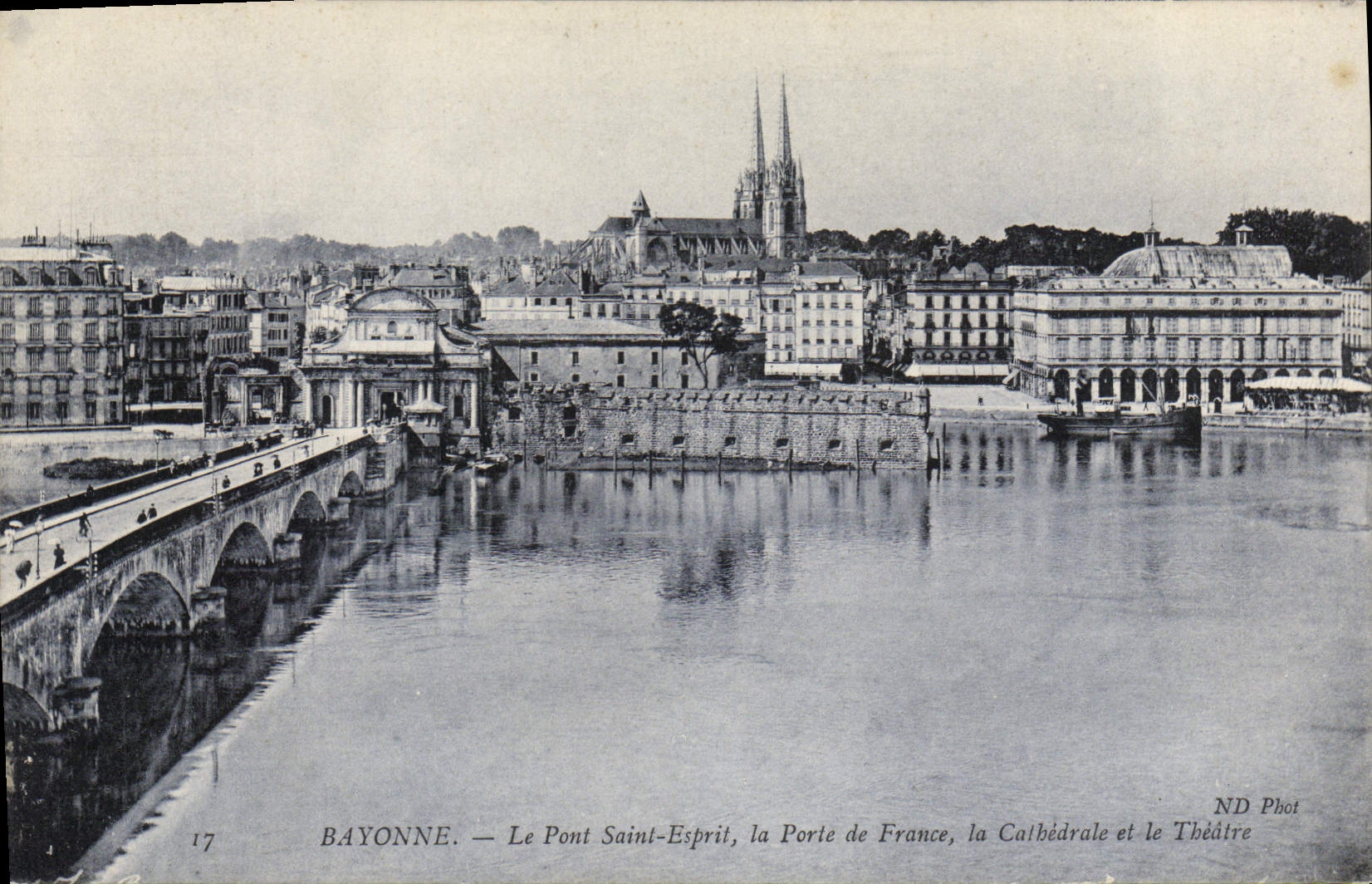 CPA Bayonne Le Pont Saint Esprit la Porte de France la Cathedrale et le Theatre