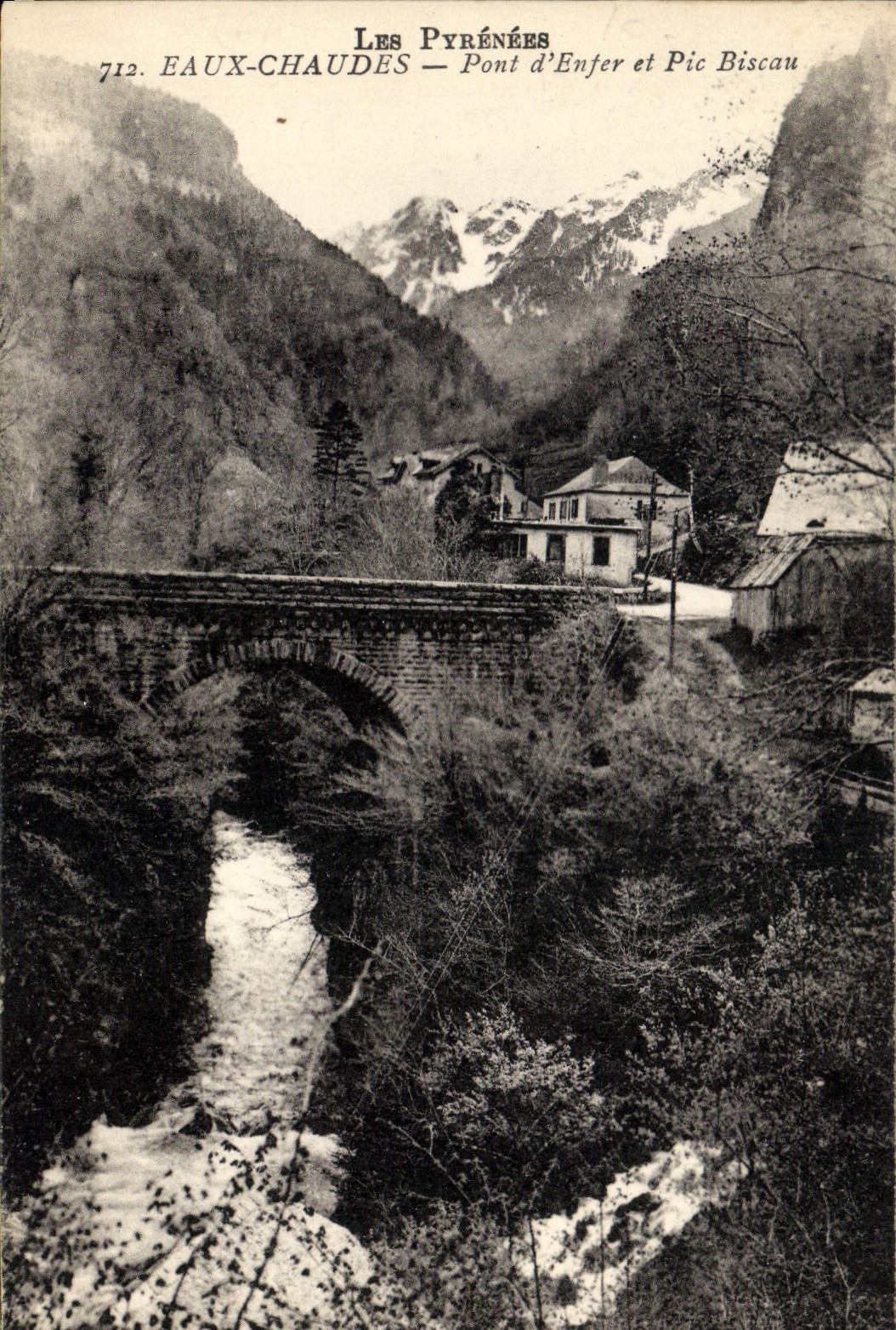 CPA Les Pyrenees Eaux Chaudes Pont d'Enfer et Pic Biscau