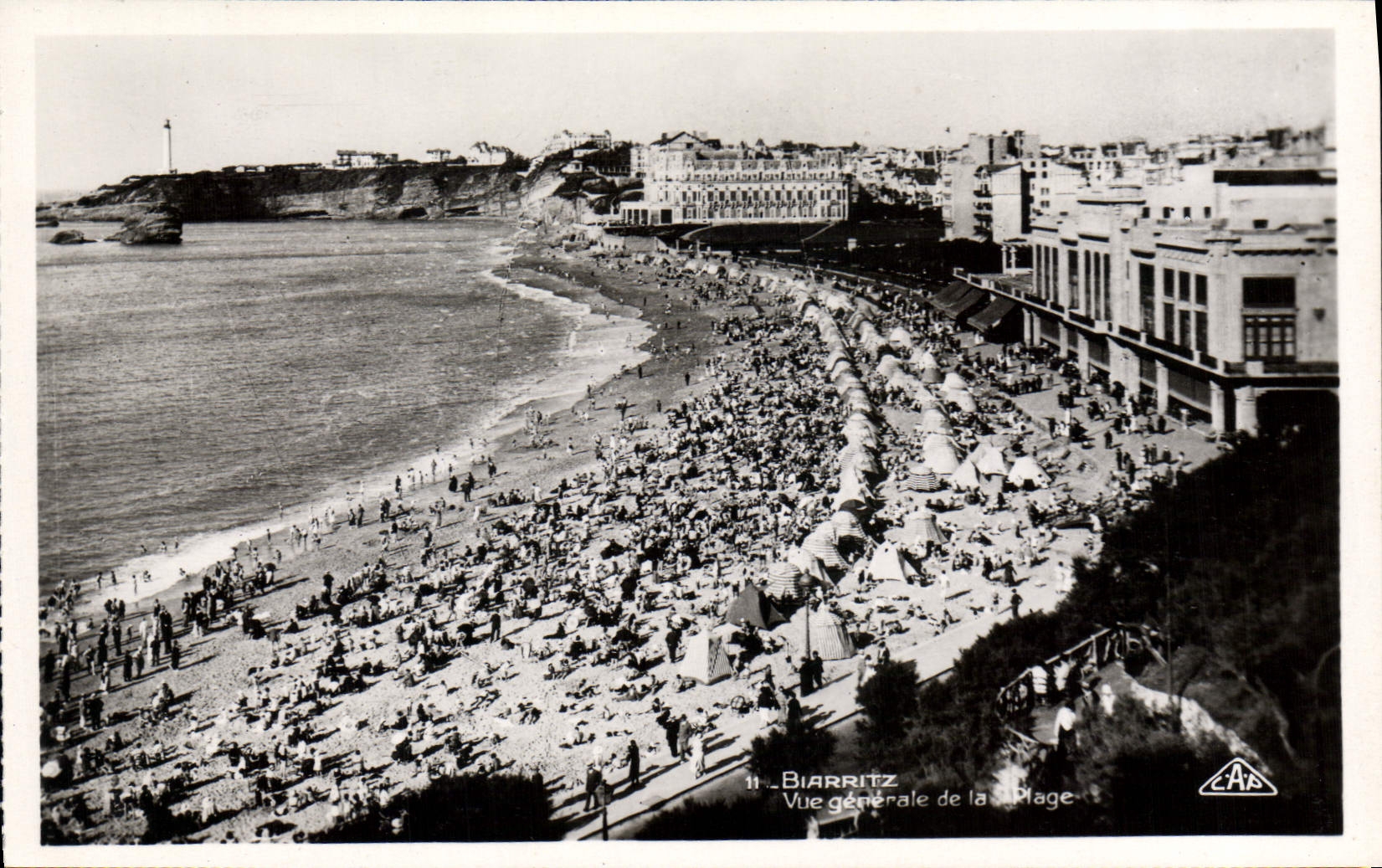 CPA Biarritz vue generale de la Plage 