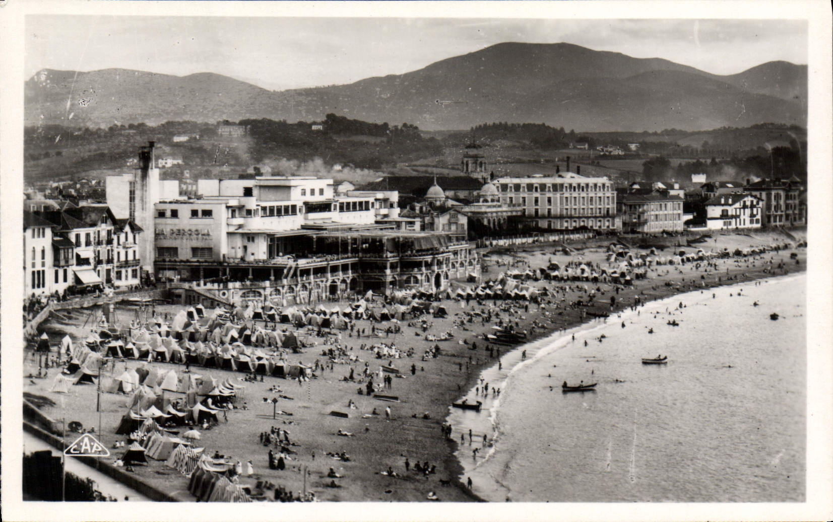 CPA St Jean de Luz vue d'ensemble de la Plage