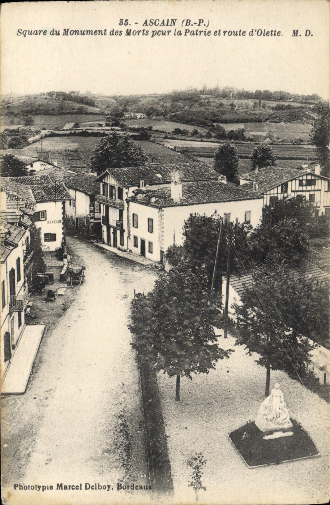 CPA Ascain Basses Pyrenees Square du Monument des Morts Pour la Patrie et route d'Olette