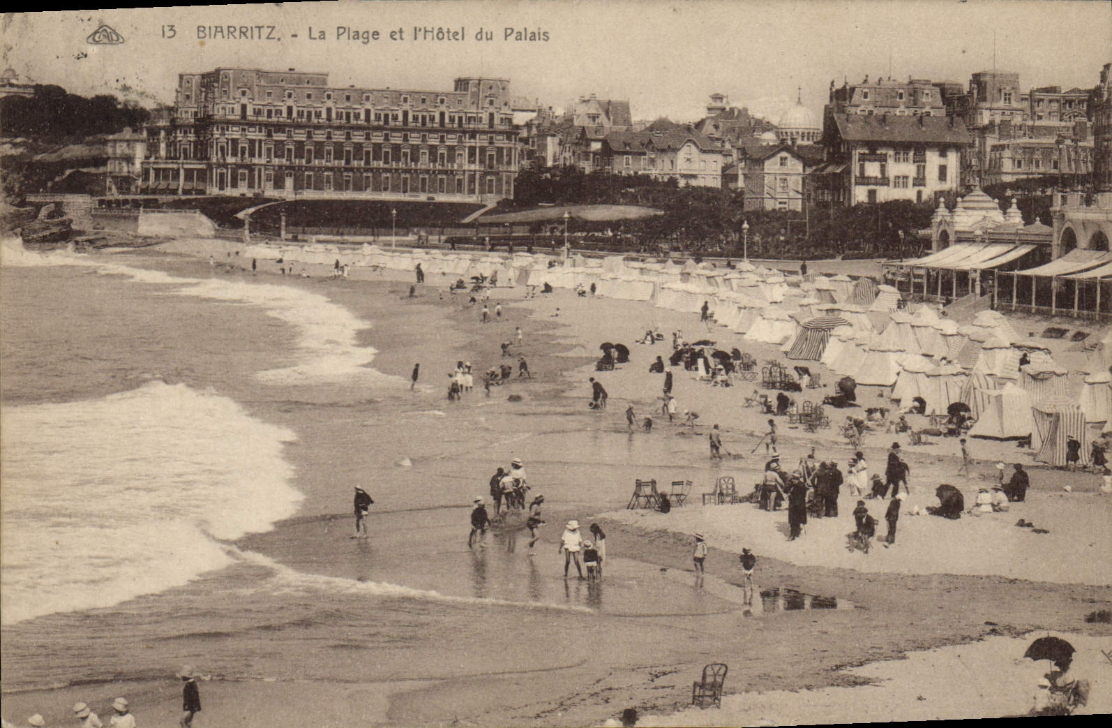 CPA Biarritz La Plage et l'Hotel du Palais