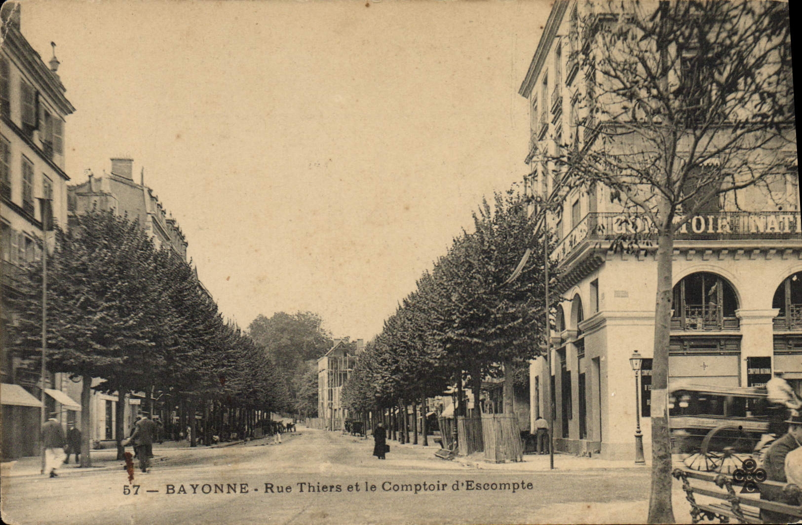 CPA Bayonne Rue Thiers et le Comptoir d'Escompte
