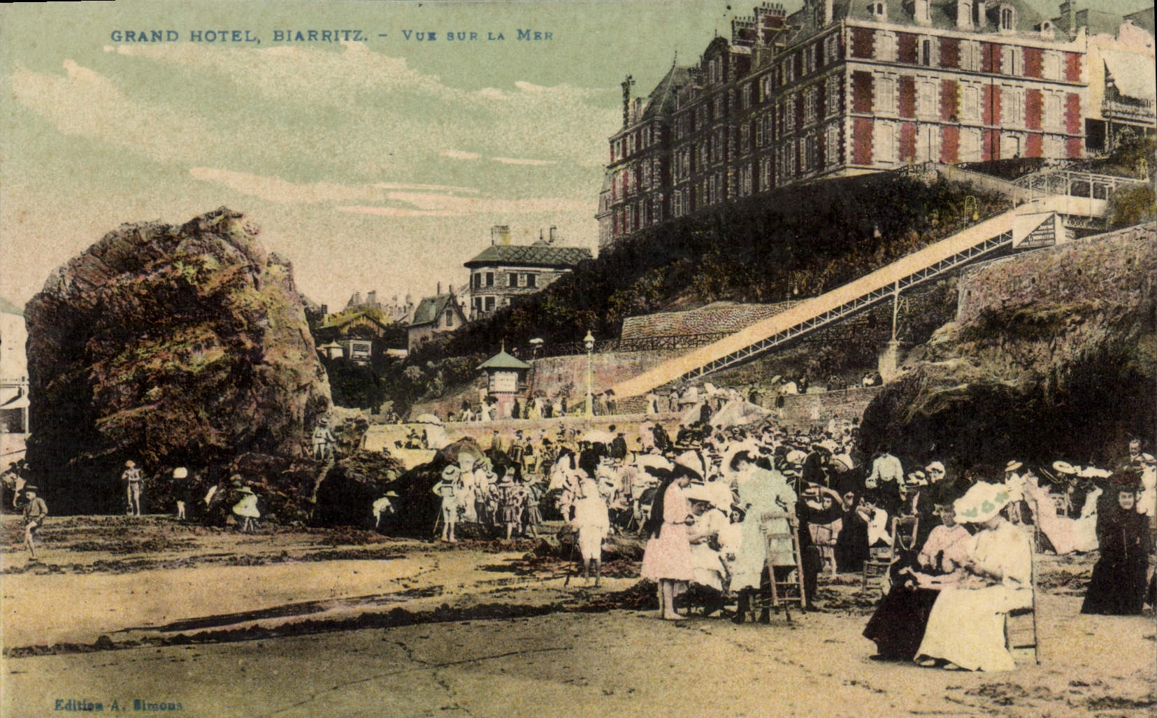 CPA Grand Hotel Biarritz vue sur la Mer