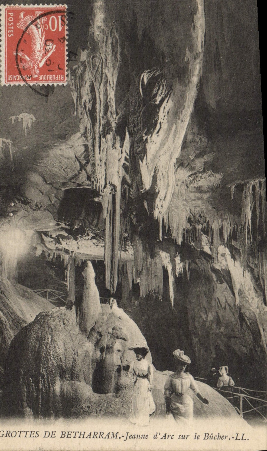 CPA Grottes de Betharram Jeanne d'Arc sur le Bucher 