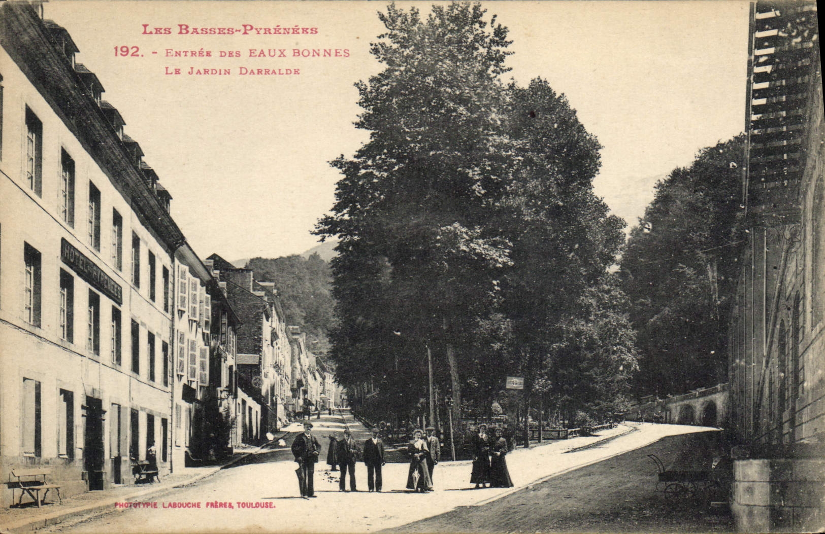 CPA Les Basses Pyrenees Entre des Eaux Bonnes Le Jardin Darnalde 