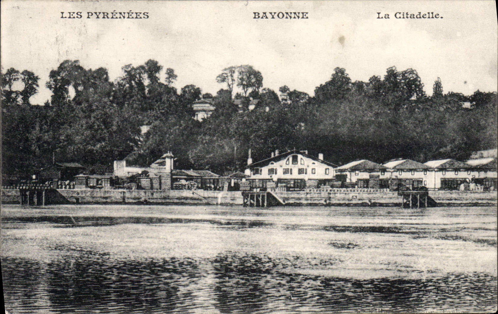 CPA Les Pyrenees Bayonne La Citadelle 