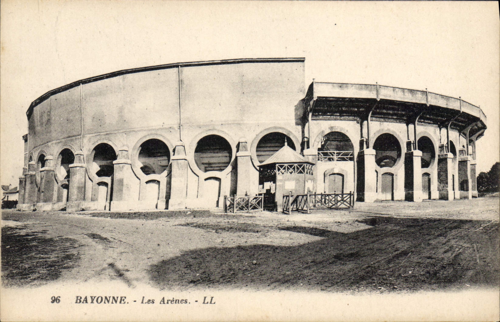 CPA Bayonne Les Arenes 