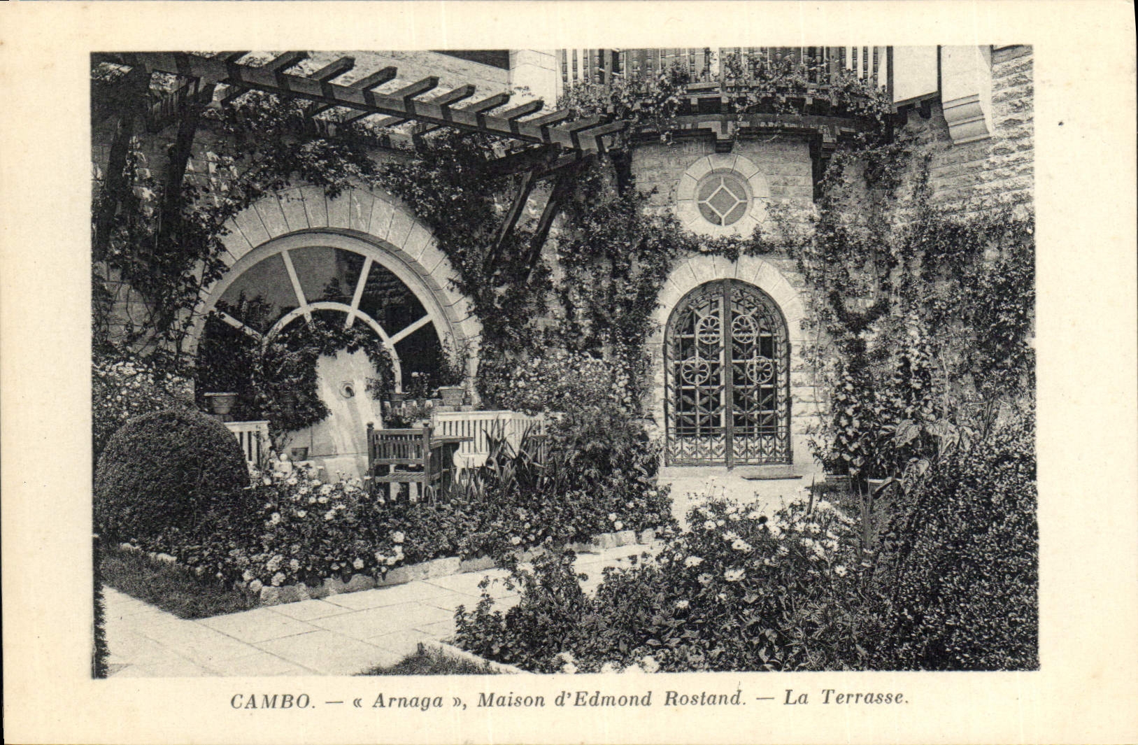 CPA Cambo Arnaga Maison d'Edmond Rostand La Terrasse 