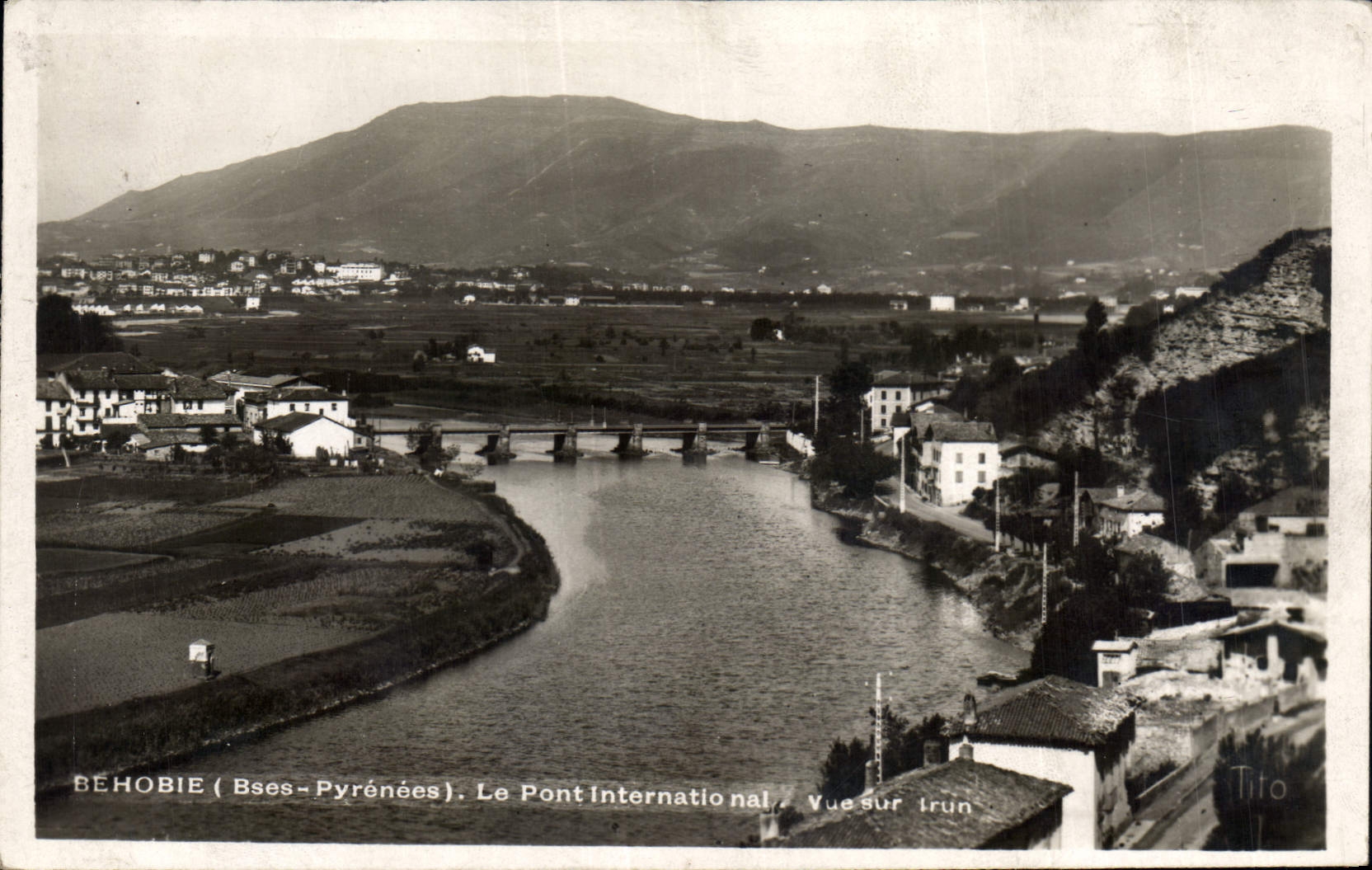 CPA Behobie Basses Pyrenees le Pont International vue sur Irun
