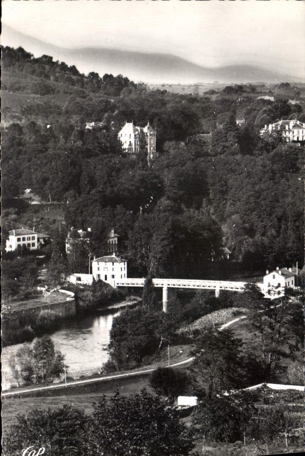 CPA Cambo les Bains Paysage sur le nouveau pont
