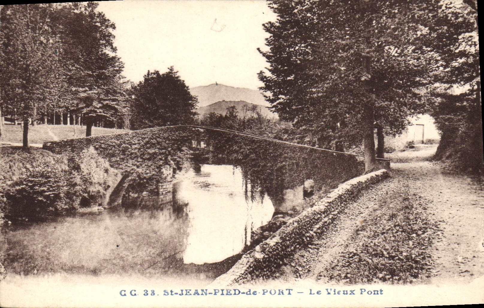 CPA St Jean Pied de Port Le Vieux Port