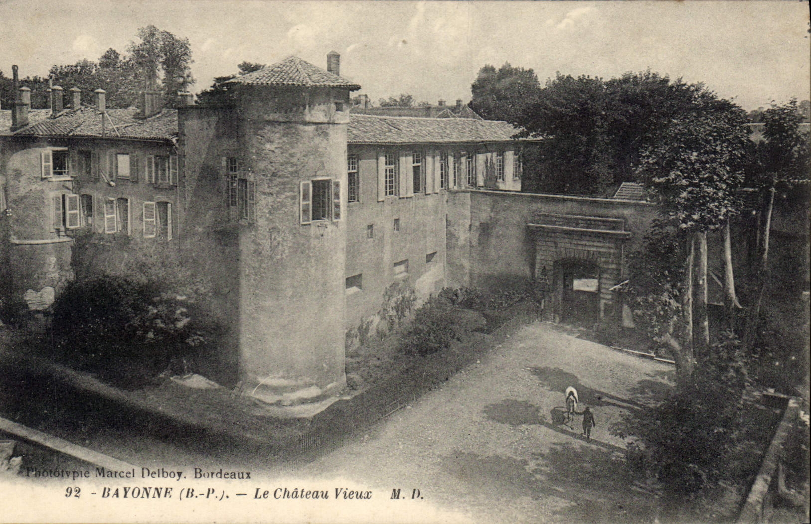 CPA Bayonne BP Le Chateau Vieux 