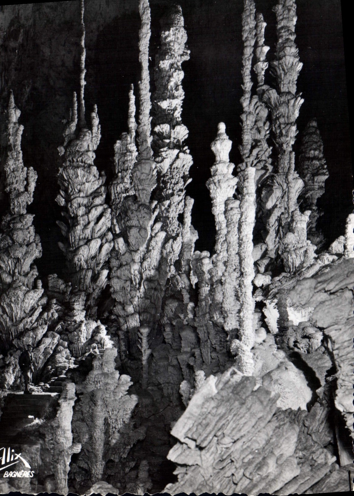 CPSM AVEN d'ORGNAC stalagmites de la salle supérieure