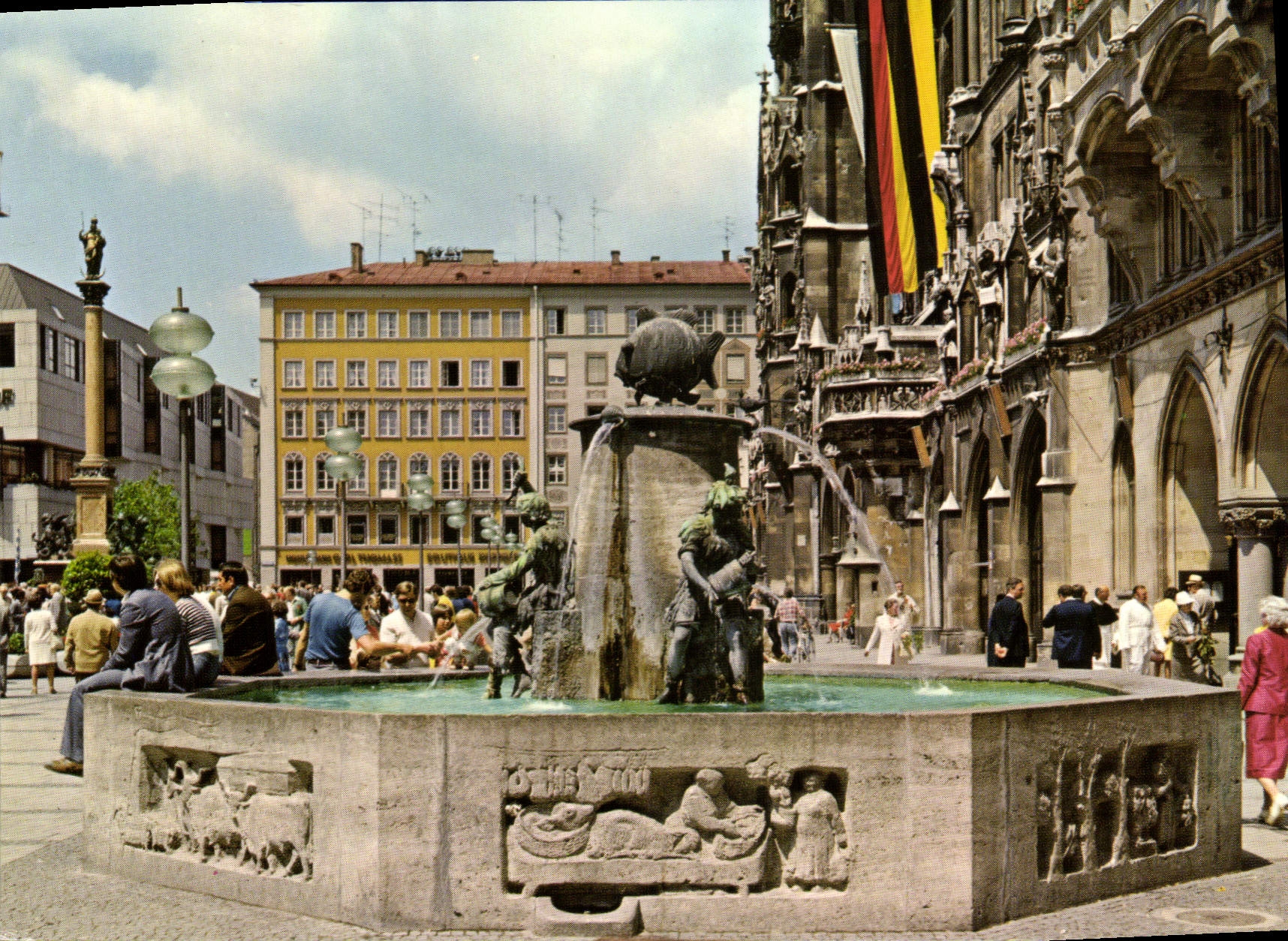 CPSM MUNCHEN MUNICH Fontaine avec ses poissons