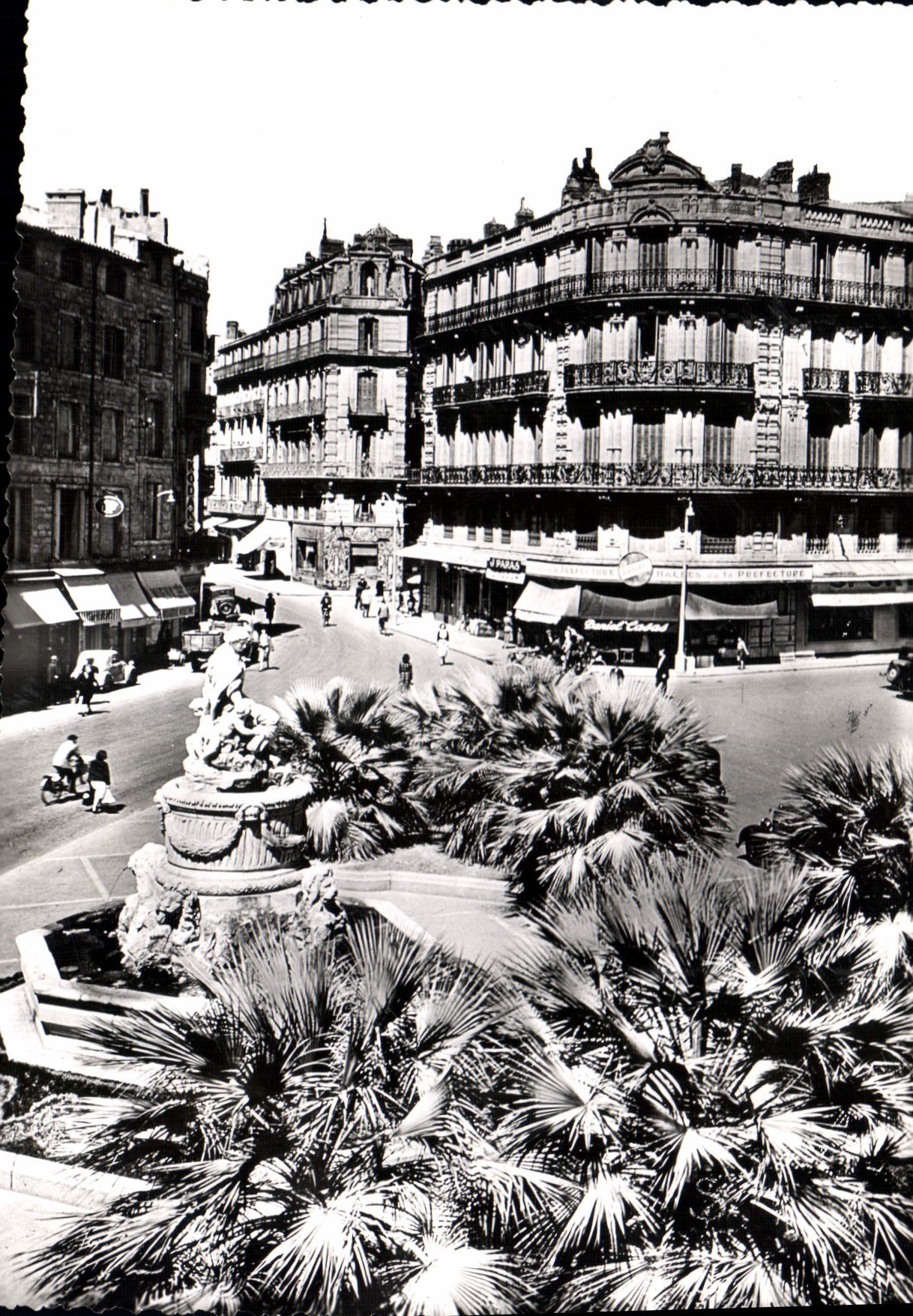CPSM MONTPELLIER place des martyrs de la résistance avenue Foch