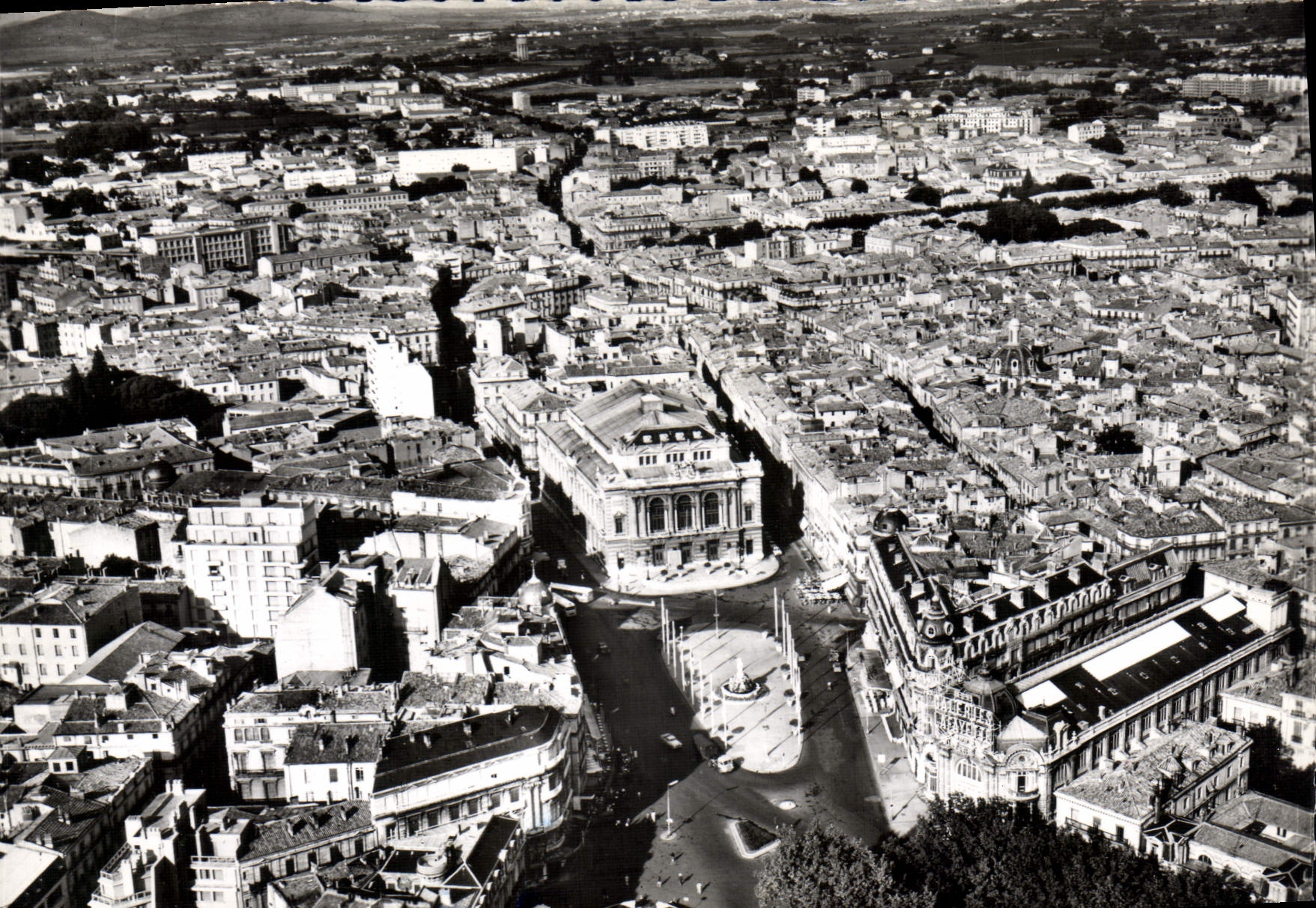 CPSM MONTPELLIER place de l'œuf ou de la comédie