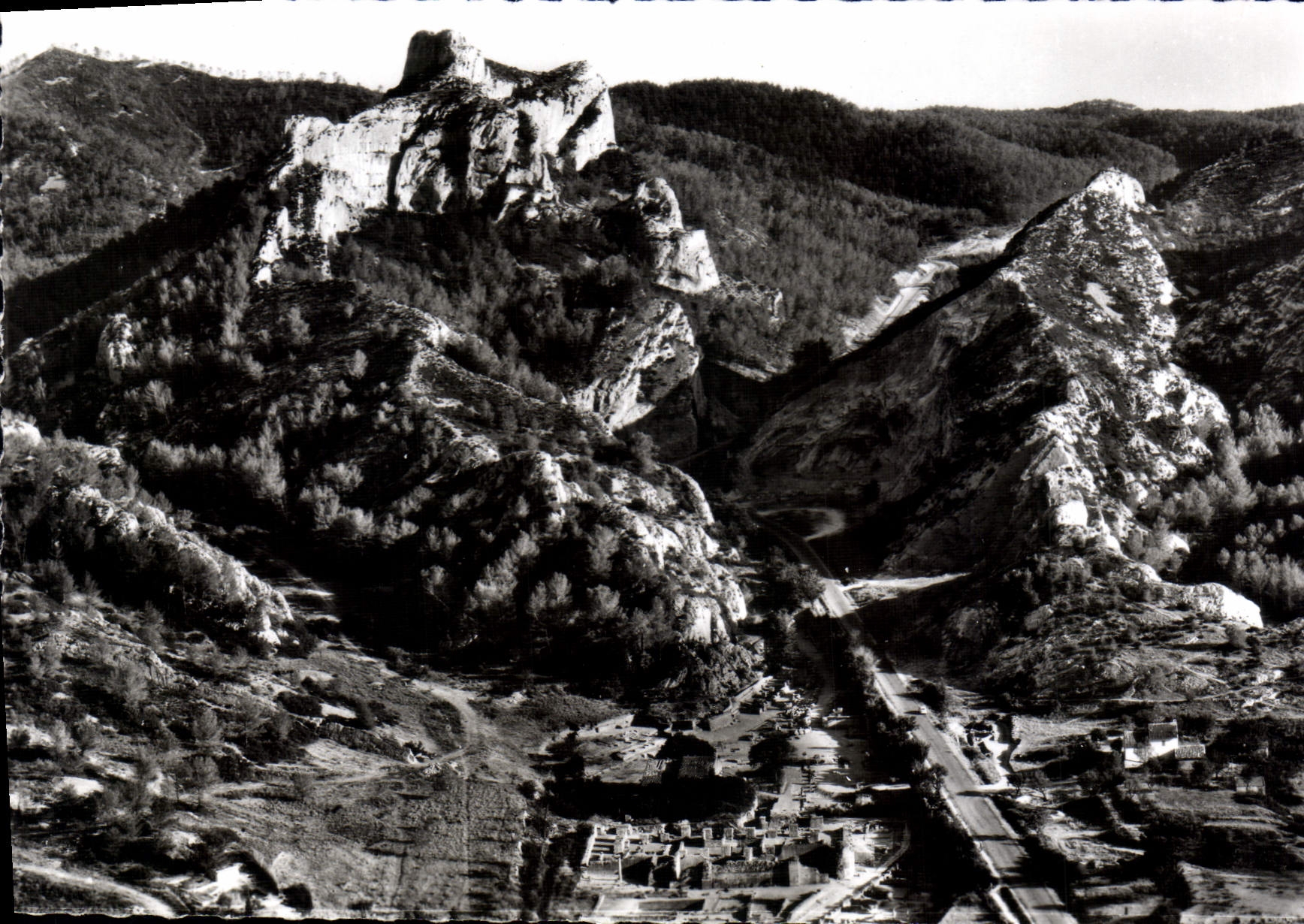 CPSM SAINT REMY de PROVENCE Glanum route des Baux