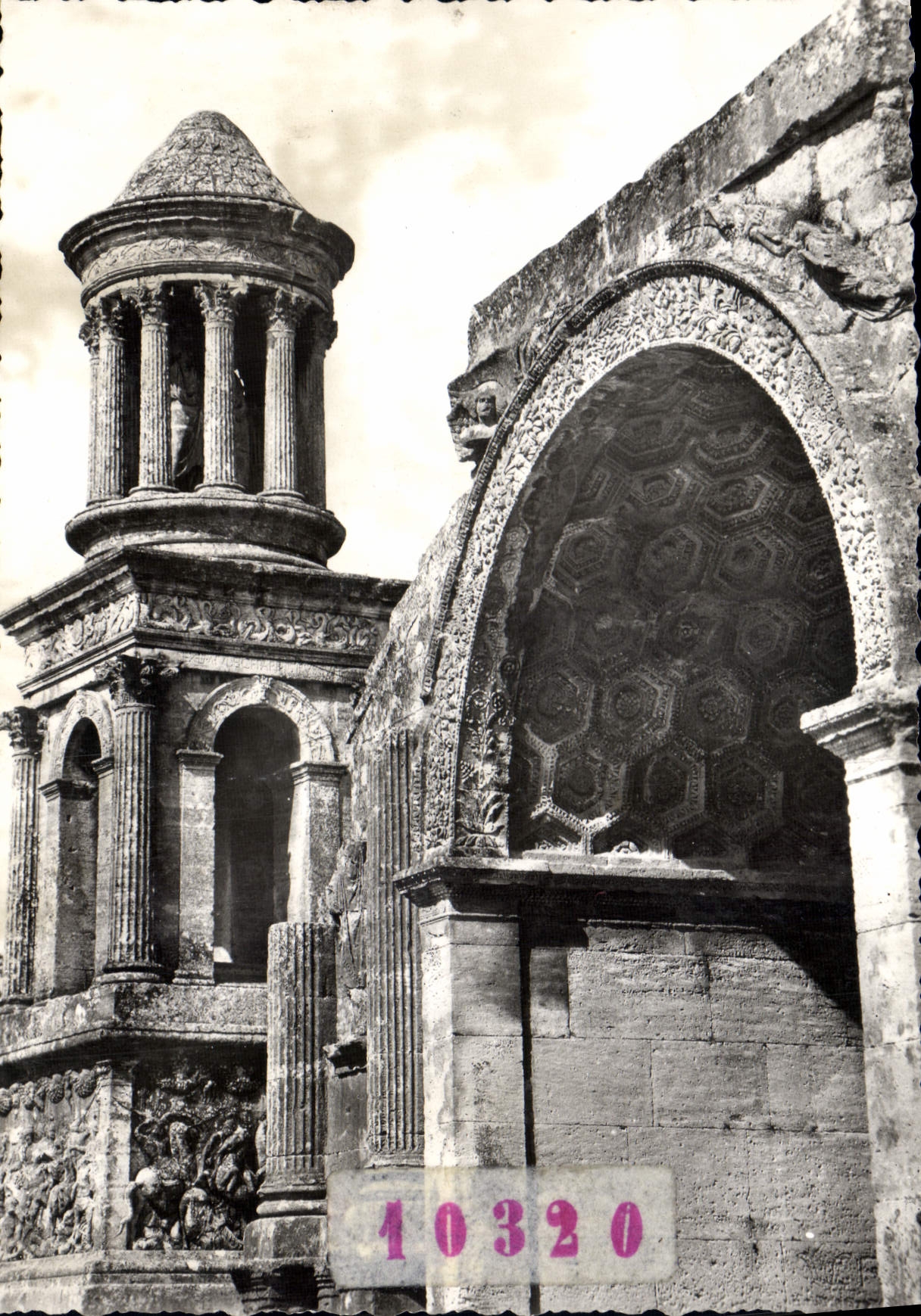 CPSM SAINT REMY de PROVENCE les Antiques arc de triomphe Mausolée des Jules