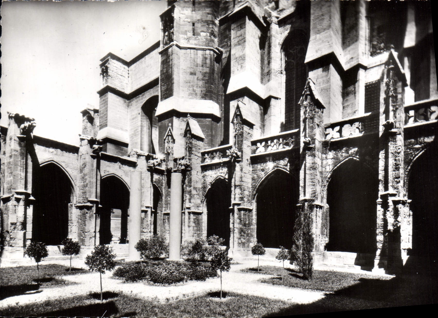 CPSM NARBONNE le cloitre et la cathédrale Saint Just