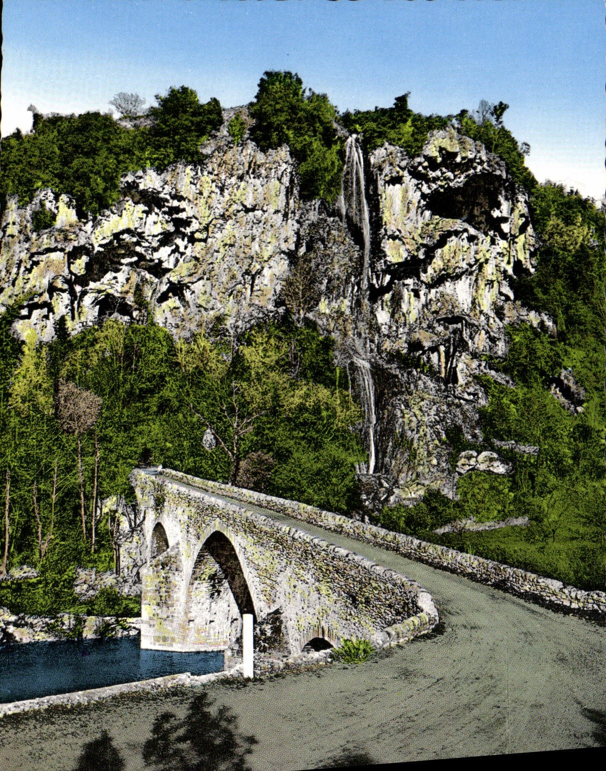 CPSM environs de GANGES et du VIGAN cascade de Saint Julien de la Nef