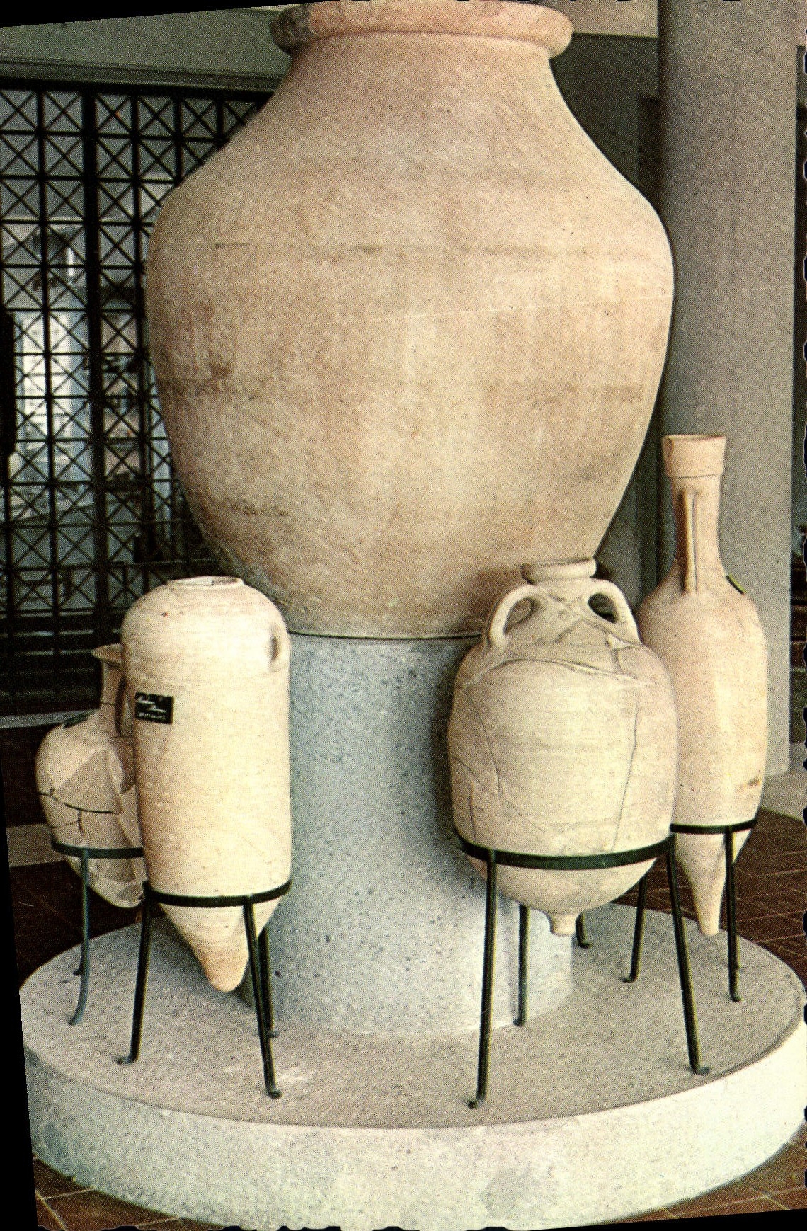 CPSM NISSAN ENSERUNE musée de l'Oppidum hall d'entrée Dolium amphores