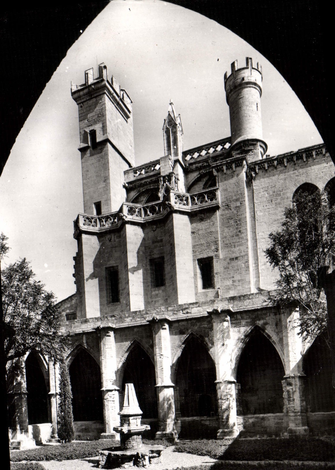 CPM Beziers La Cathedrale Saint Just
