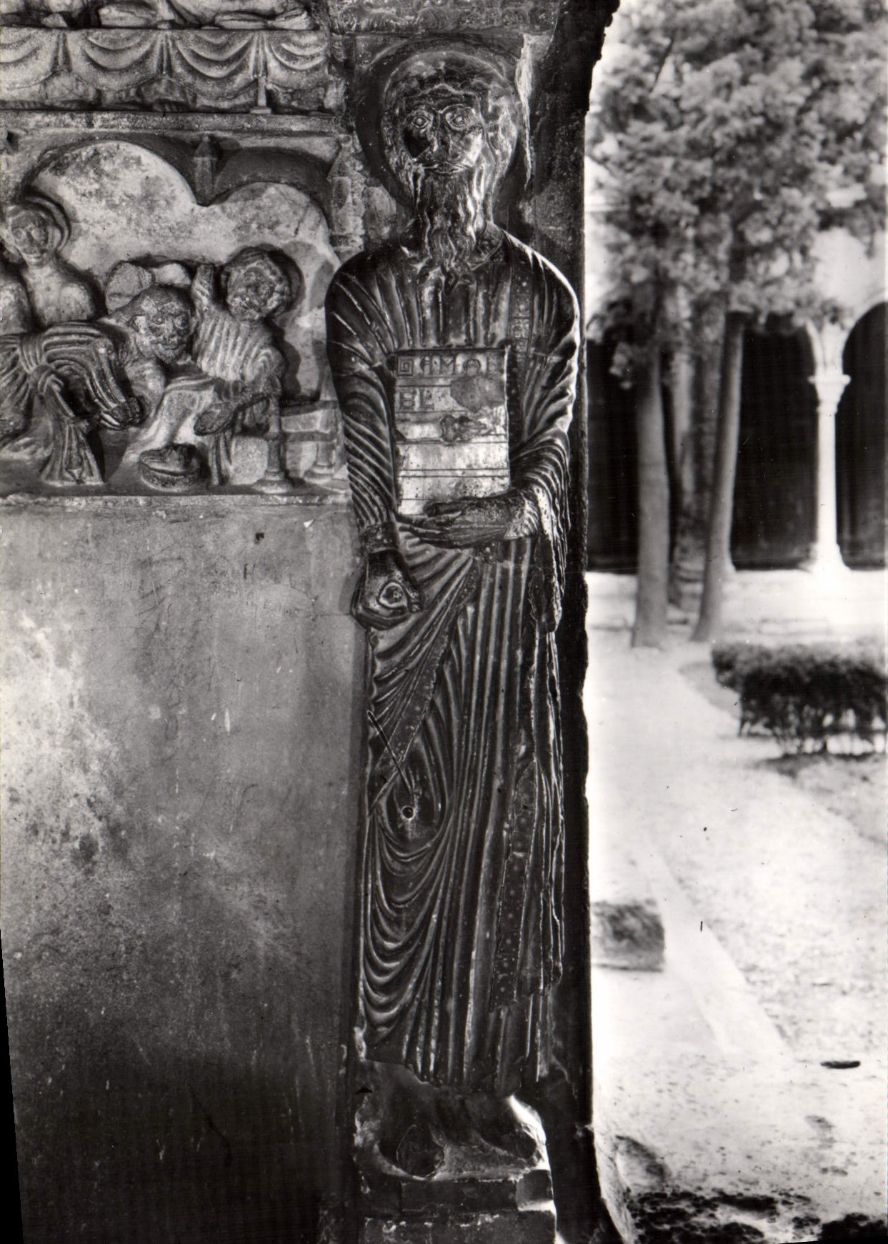 CPM ARles Sur Rhone Le Cloitre Saint Trophime