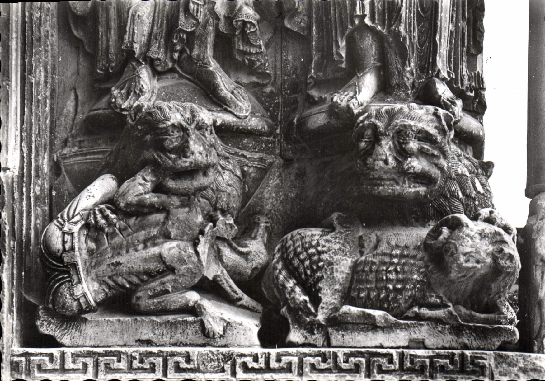 CPM Saint Gilles Eglise Abbatiale Lion