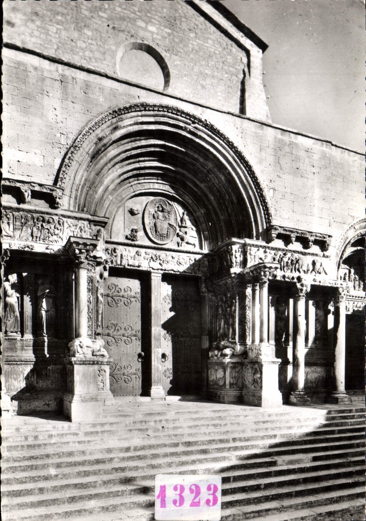 CPM Saint Gilles Facade De I'Eglise Portail Central