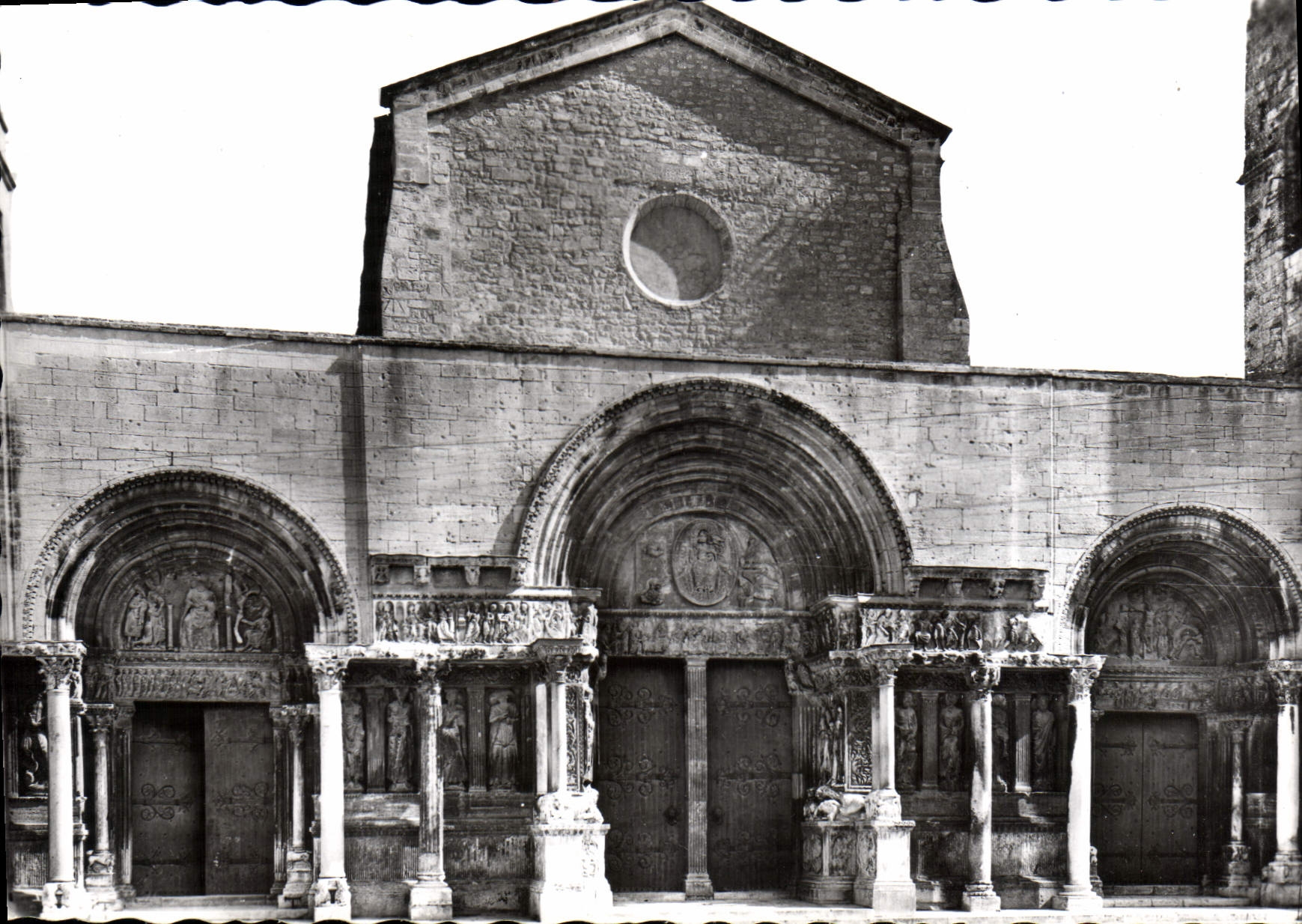 CPM Saint Gilles Eglise Abbatiale