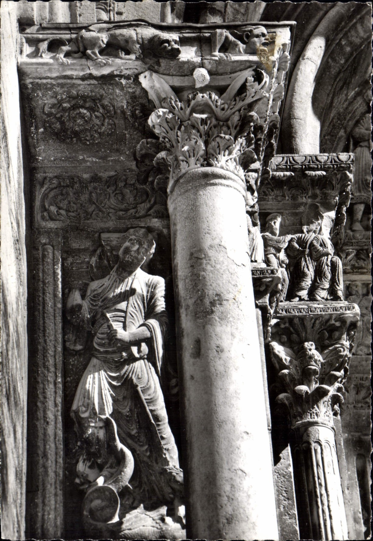 CPM Saint Gilles Du Gard Eglise Abbatiale Statues