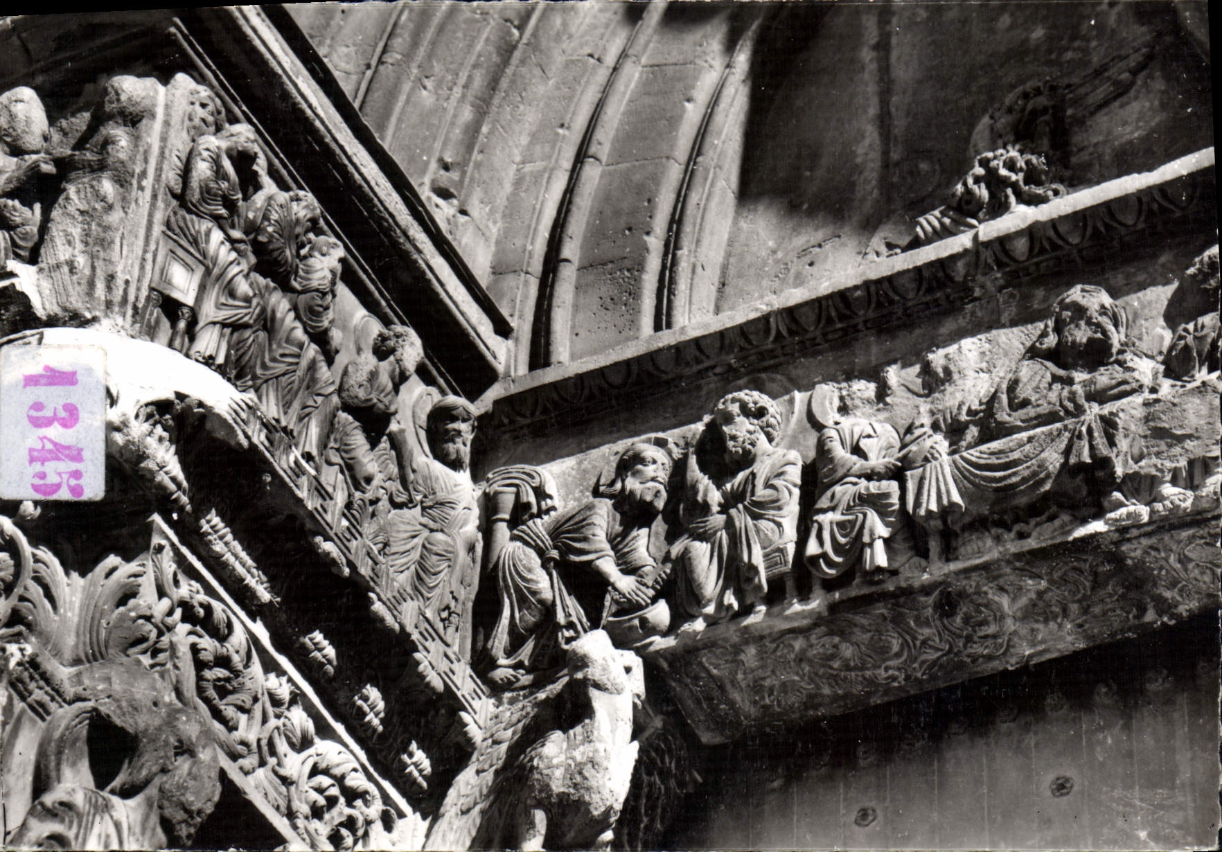 CPM Saint Gilles Eglise Abbatiale Le lavement des pieds