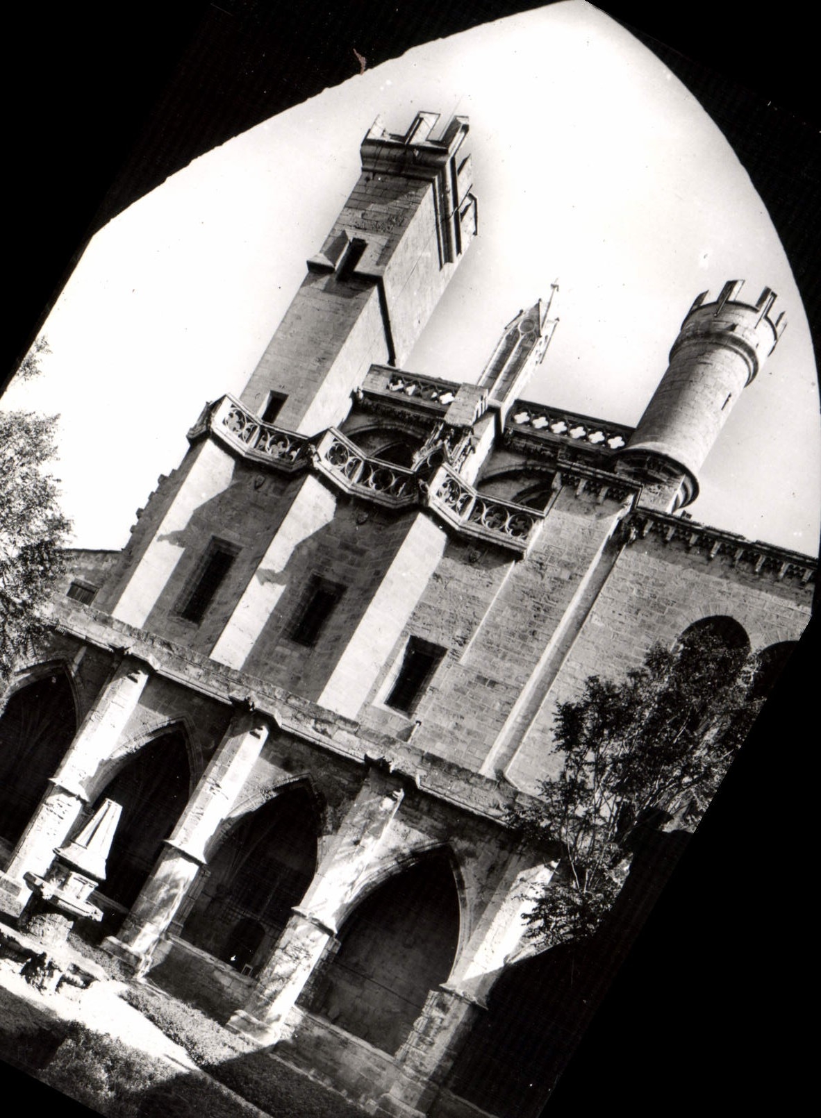 CPM Beziers La Cathedrale Saint Just