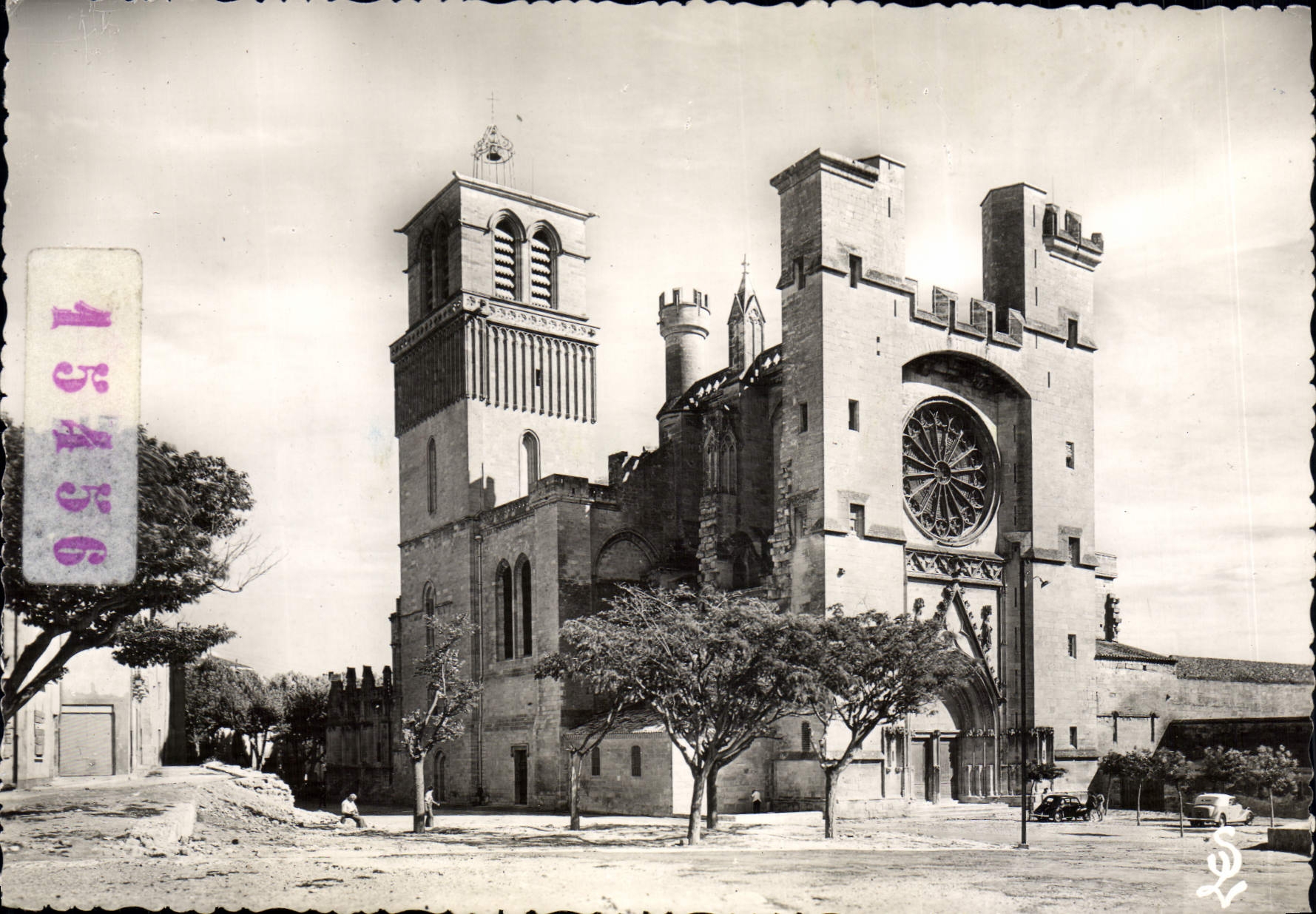 CPM Beziers La Cathedrale Saint Nazaire