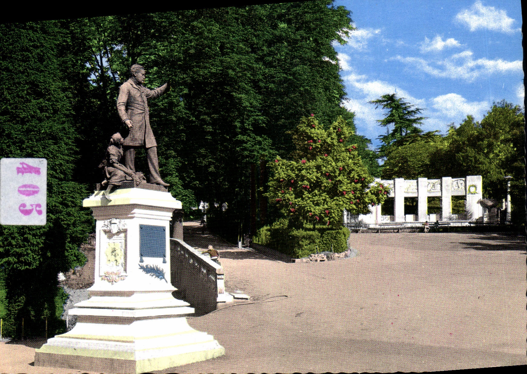 CPM Ales La Statue De Pasteur Et Le Monument Aux Morts