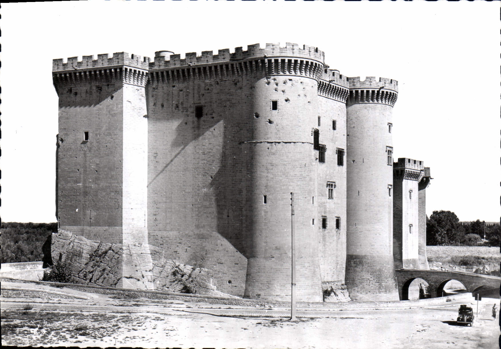 CPM Tarascon Le Chateau Du Roy Rene