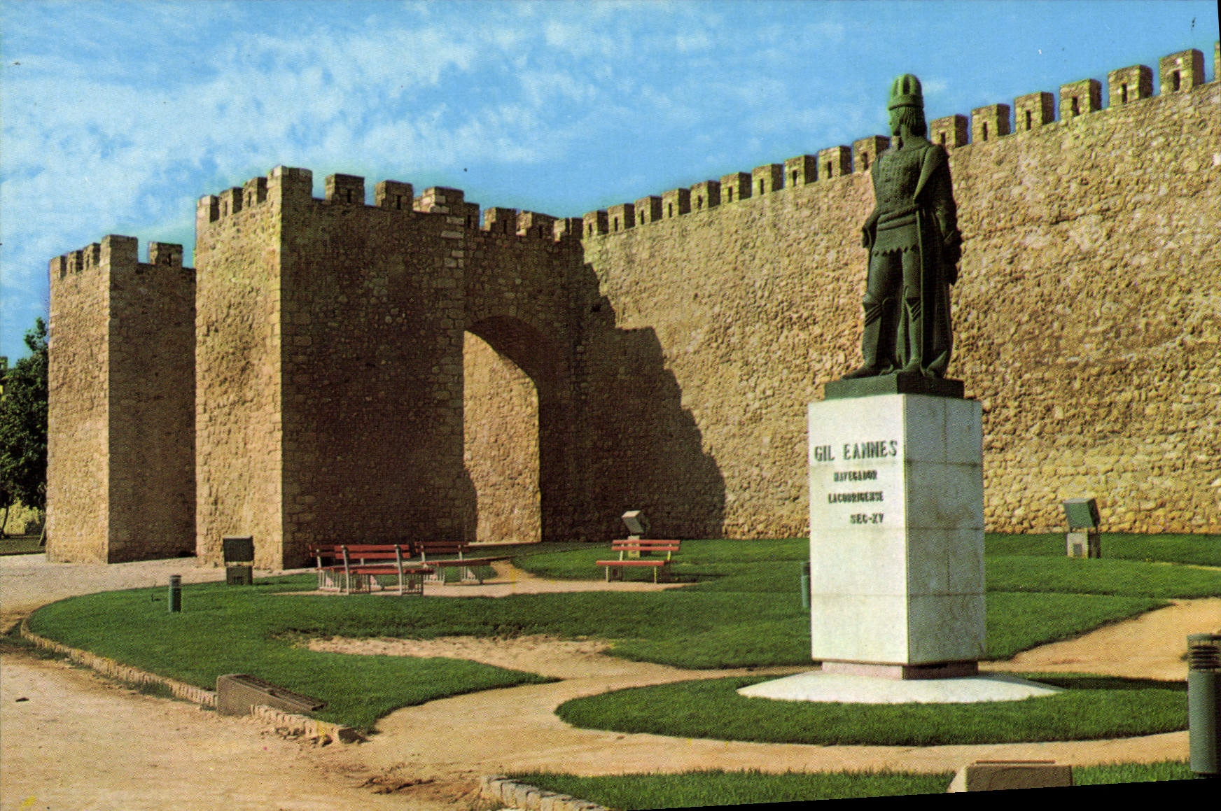 CPM Lagos Portugal Muralhas Monumento De Gil Eanes