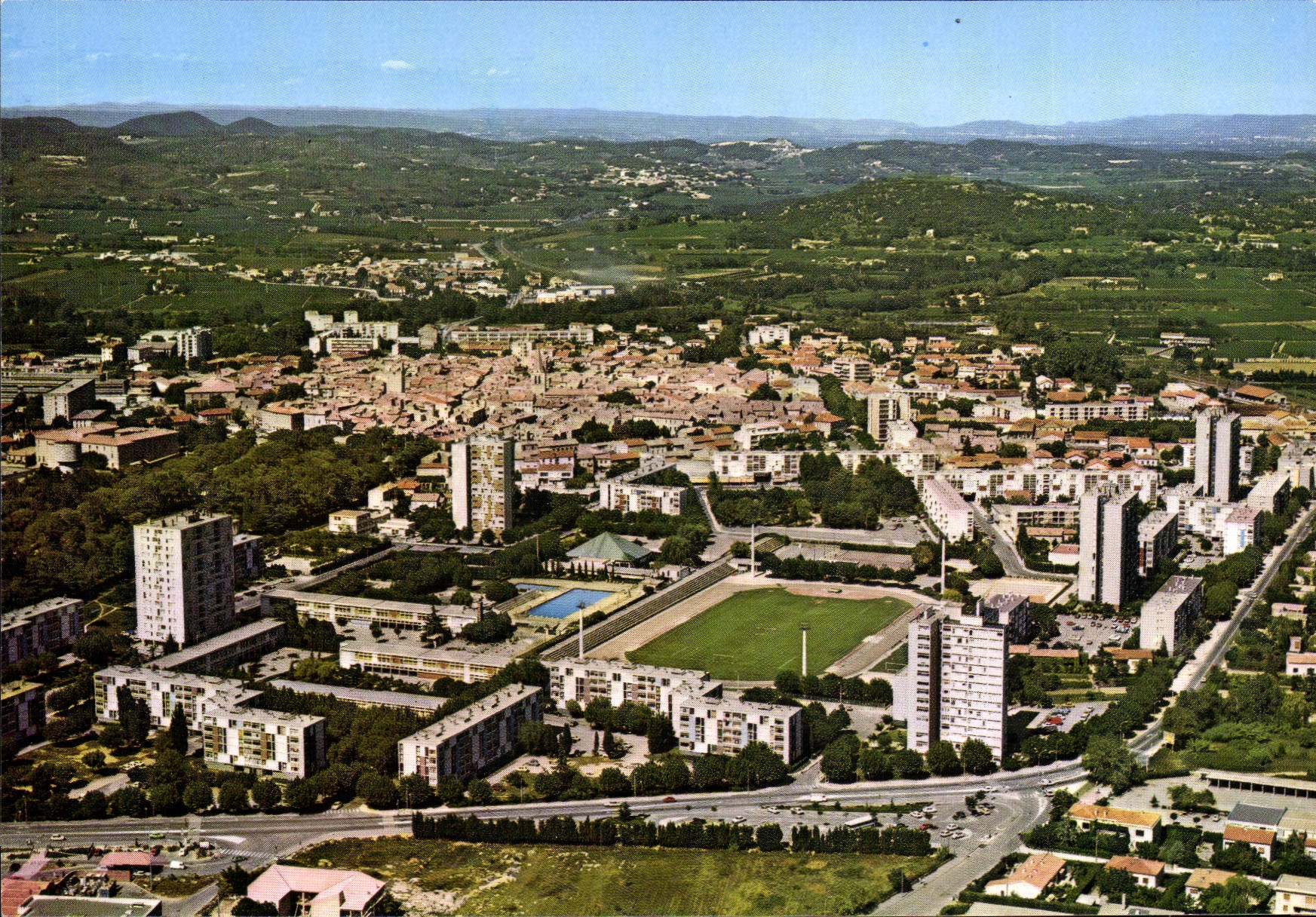 CPM Bagnols Sur Ceze Vue Aerienne