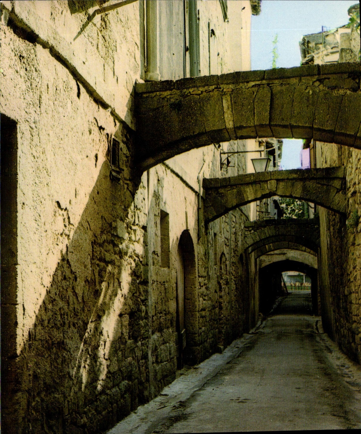 CPM Sommieres Une Vieille ruelle