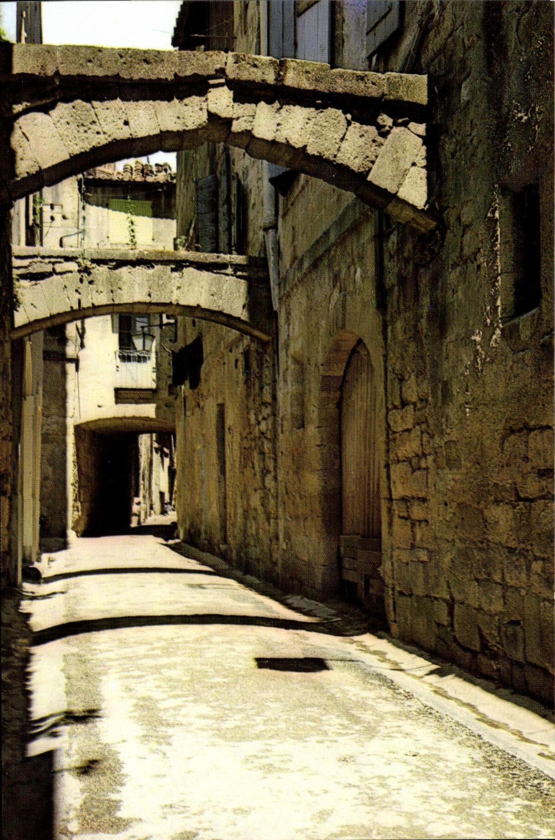 CPM Sommieres Une Vieille ruelle