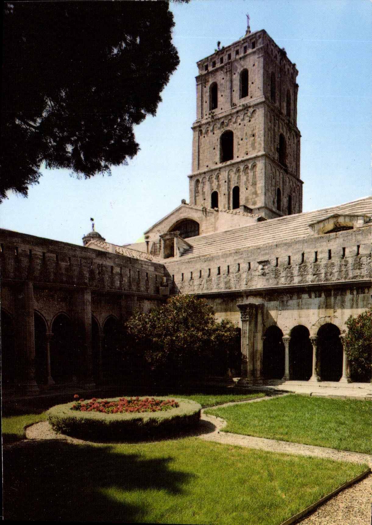 CPM Arles Interieur Du Cloitre Saint Trophime